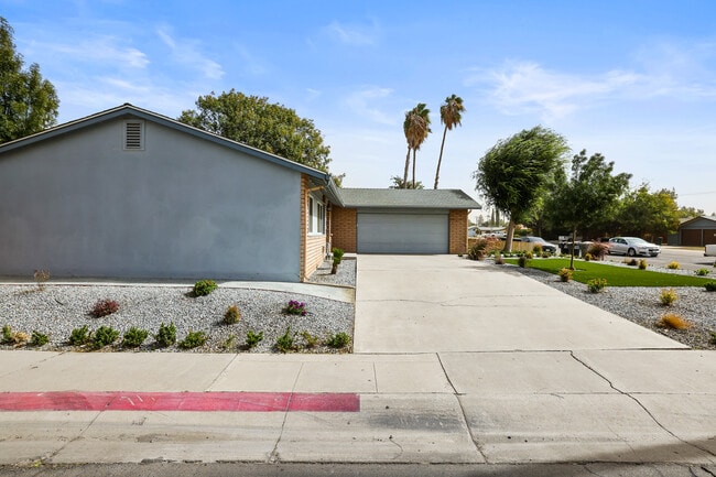 3636 W Tulare Ave