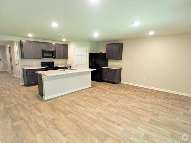 Building Photo - 4 Bedroom home with community pool!