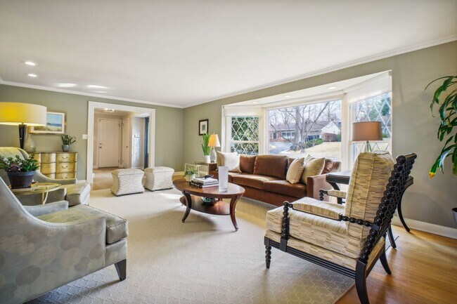 Photo - 71 Whiteoak Dr