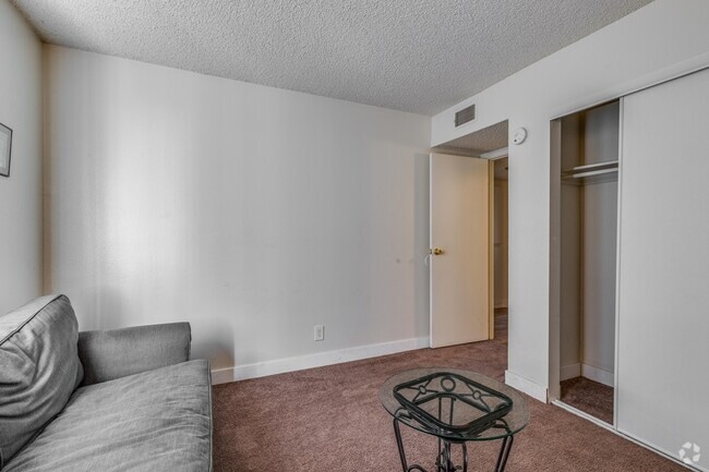 2HAB, 1BA - 640 ft² - Pine Village