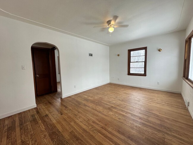 Photo - Two Bedroom One Bathroom Available in Battle Creek