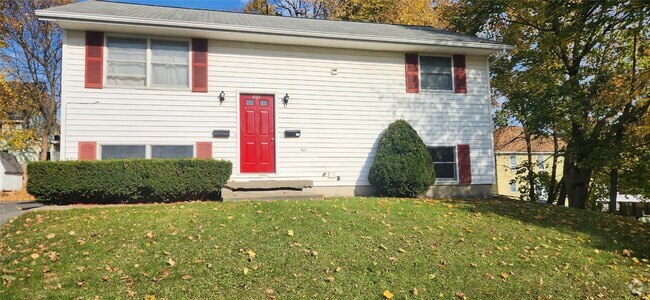 Building Photo - 267 Corliss Ave Unit 1 Rental