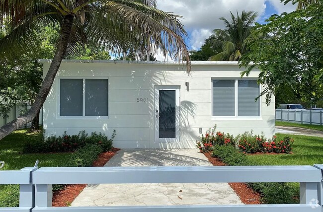 Building Photo - 5901 SW 62nd Terrace Rental