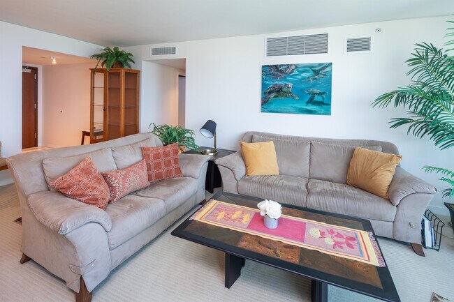 Photo - 1177 Queen St