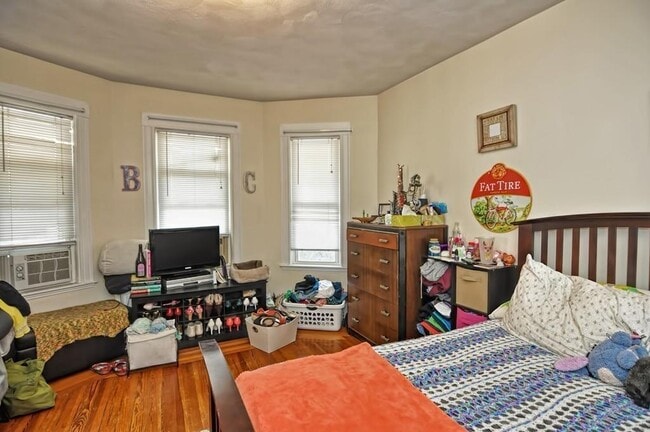 Building Photo - 15 Princeton St Unit 1 Rental