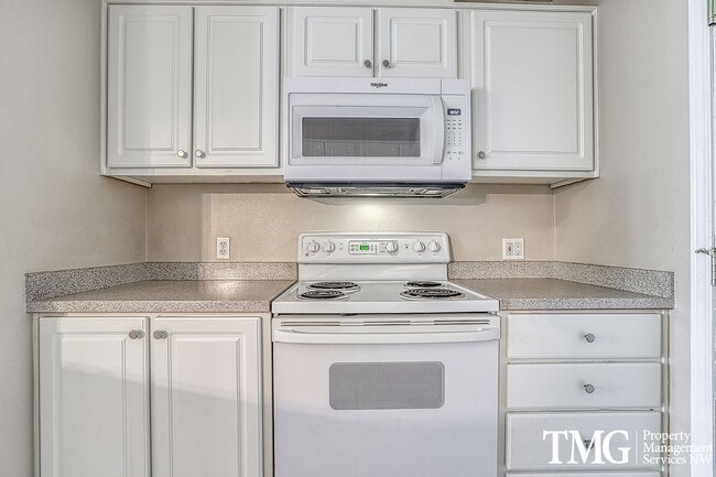 Photo - 2br/2ba single level condo with garage & W/D near Nike / Intel / St. Vincent Hospital Unit 101