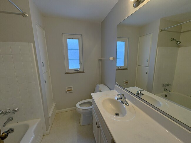 Photo - 2058 Harwitch Rd