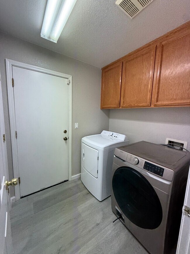 Photo - 4 Bed| 2.5 Bath | 2090 SF | Two Story | Tenant pays $175 monthly for WS&G