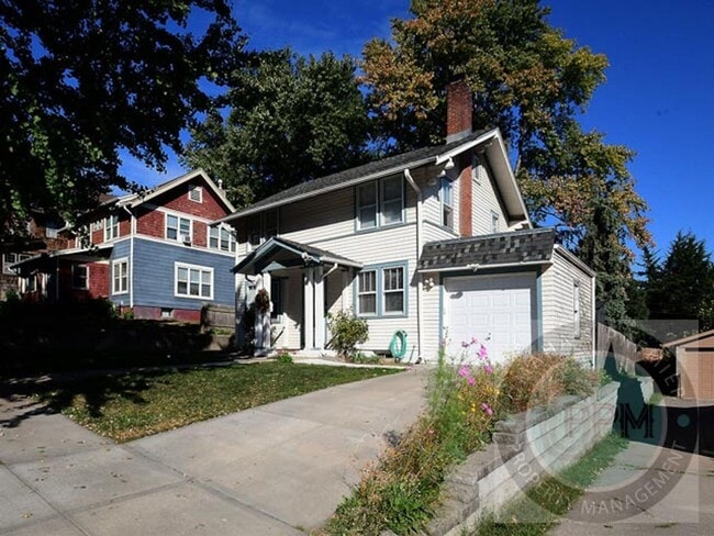 Photo - Discover 3-bedroom, 2.5-bath home in Omaha, NE