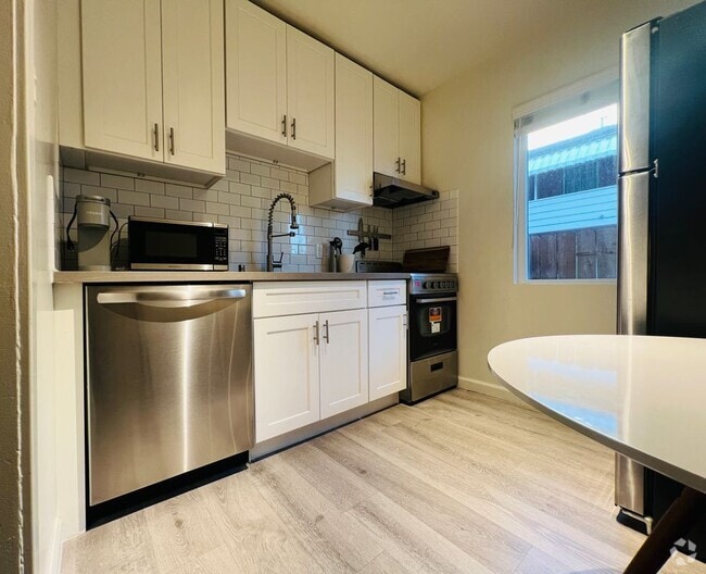 Building Photo - 5525 Harold Way Rental