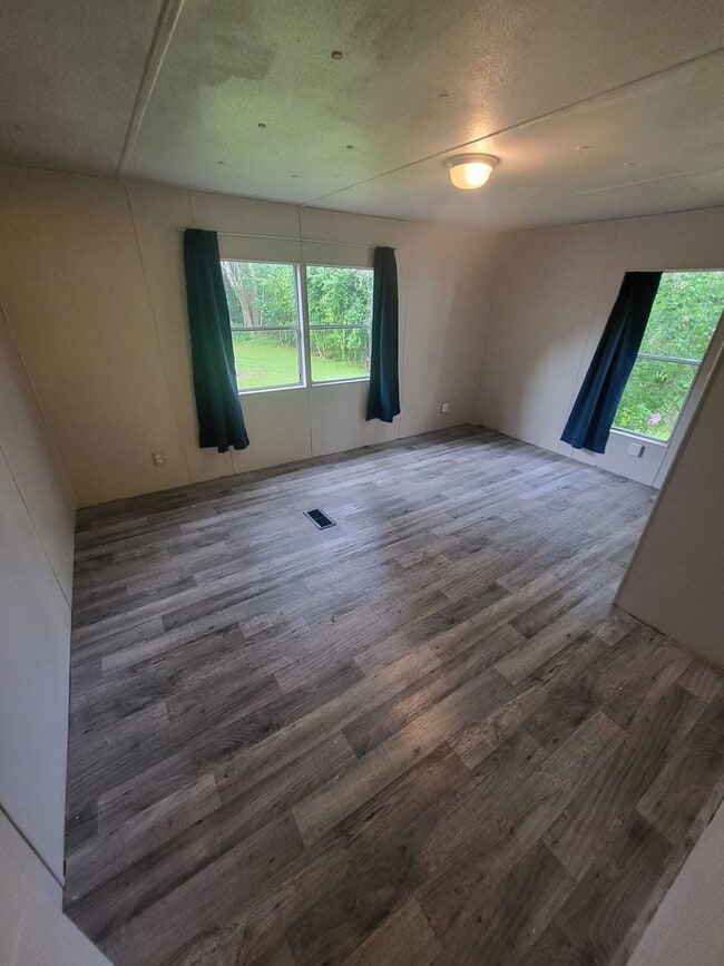 Photo - 650 SE 128th Ave