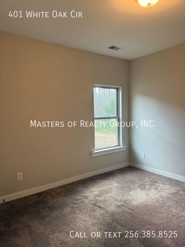 Photo - 401 White Oak Cir