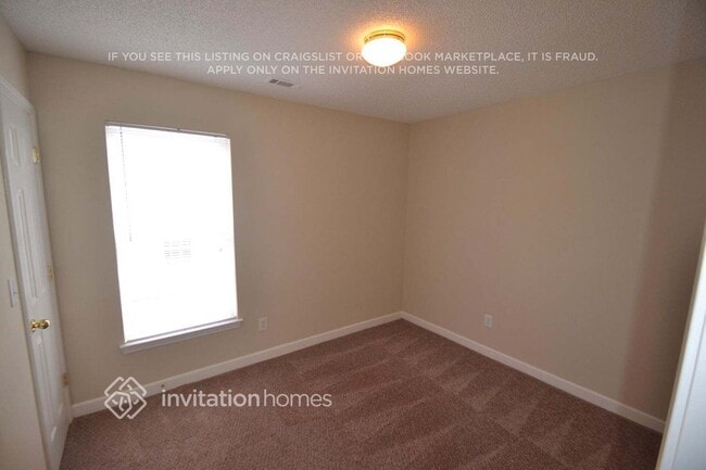 Photo - 847 Anchor Way NE