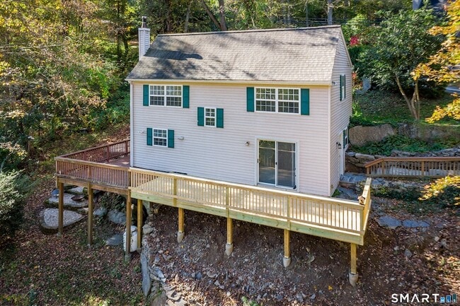 54 Farview Dr