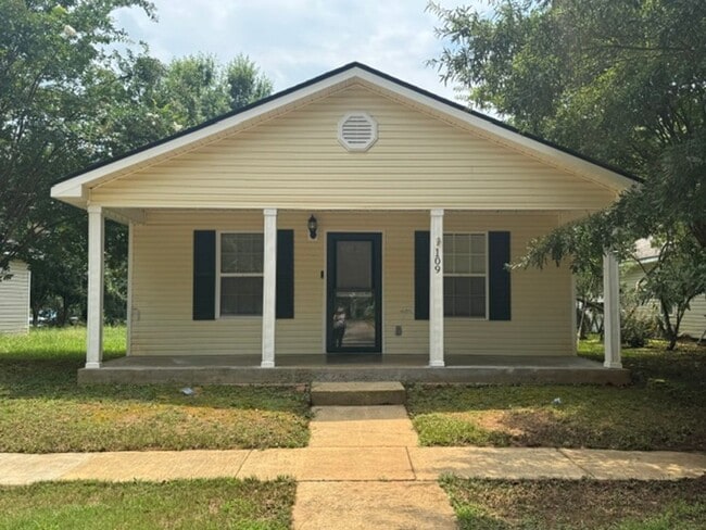 Building Photo - 109 Garfield St