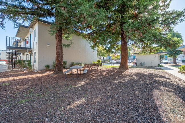 Gold Run Apartments