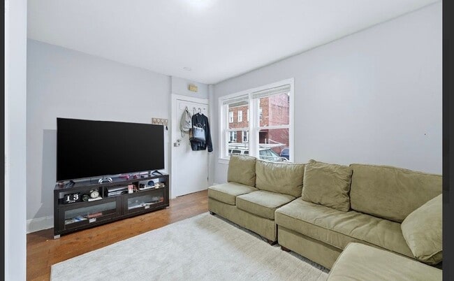 Photo - 328 John St Unit 1