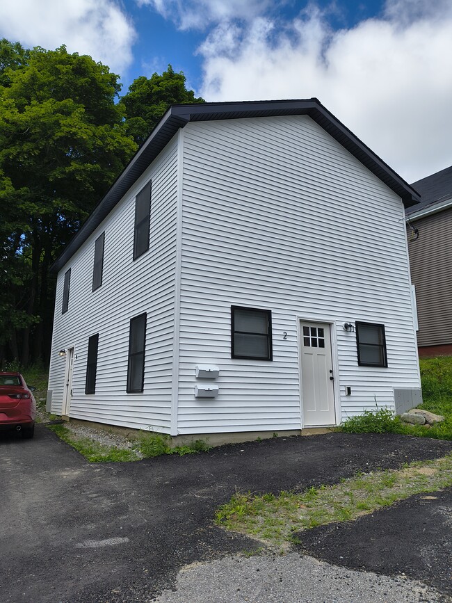 Building Photo - 4 Highland Ct Unit 4