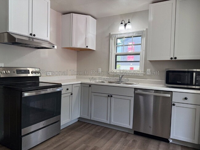 Photo - 704 8th St S
