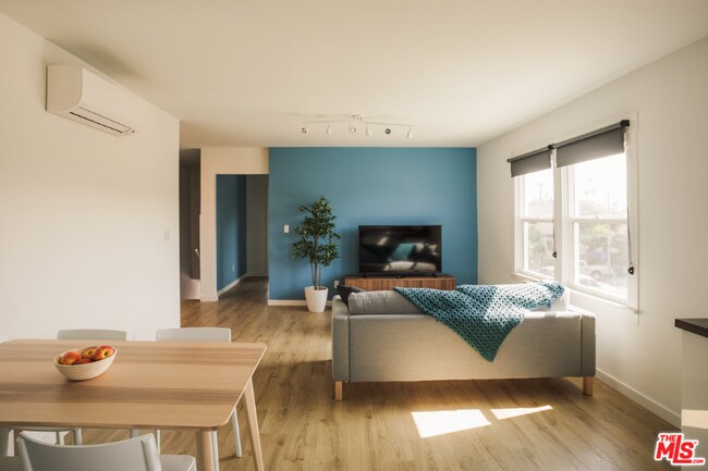 Photo - 1311 Rolland Curtis Pl Unidad 0.5