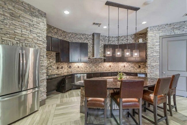 Clubhouse Kitchen - Great for Mini Entertaining