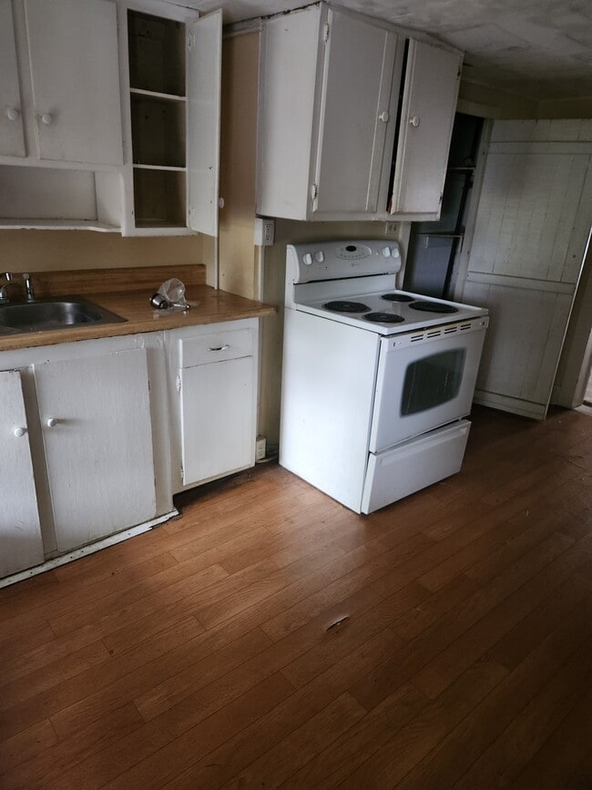 800.5 Virginia Ave Unit 1