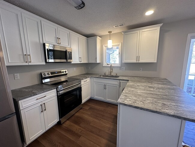 Photo - 211 Forest Oaks Dr