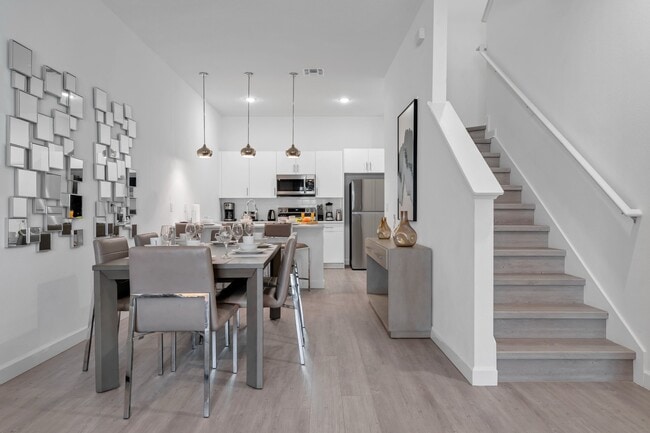 Building Photo - 344 Famagusta Dr