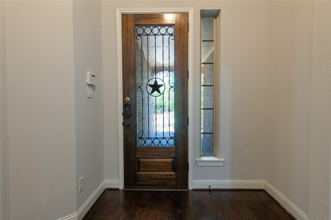 Photo - 7 Whispering Thicket Pl