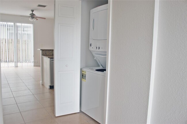 Photo - 153 SE 28th Ave