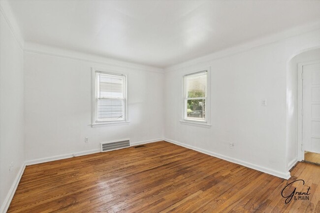 Photo - $1,200/month - 2 Bed 1 Bath in Harper Woods