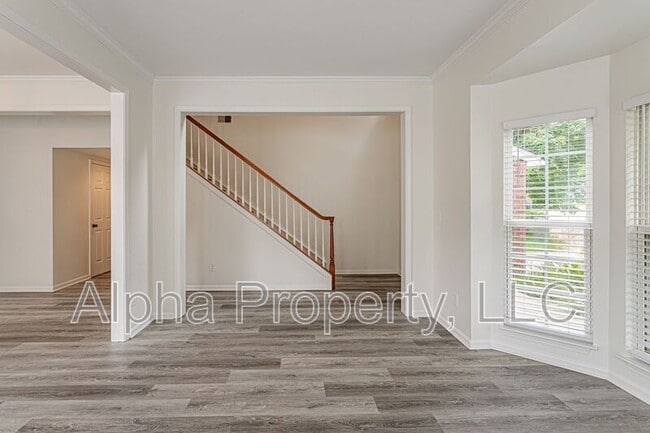 Photo - 261 Highgate Cir
