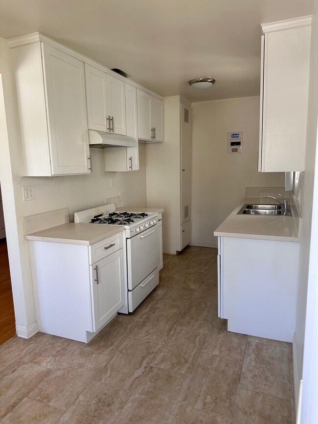 Photo - 10850 Landale St Unidad 3