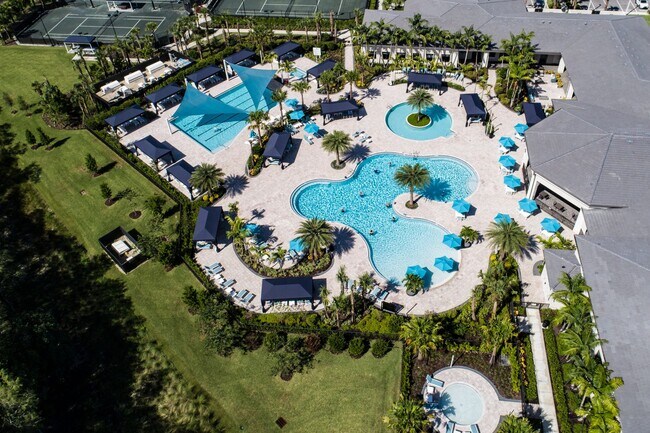 Photo - Stunning 2/2+Den Villa in Valencia Bonita!!