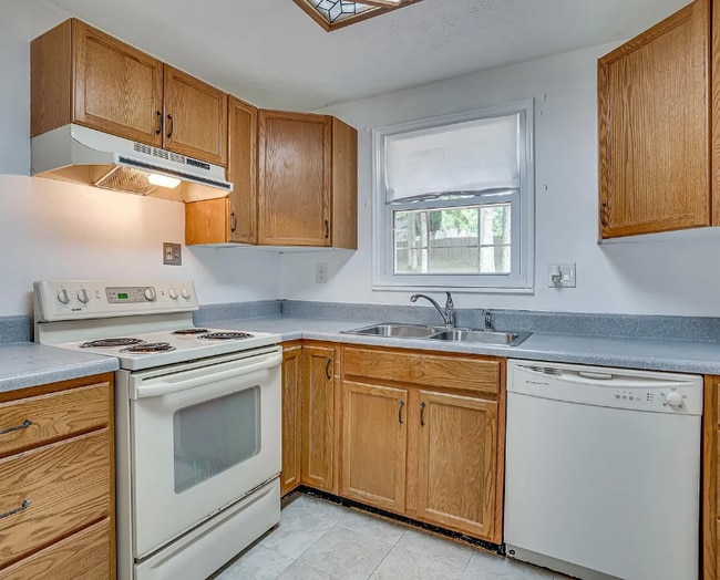 Photo - 2126 Briarwood Dr