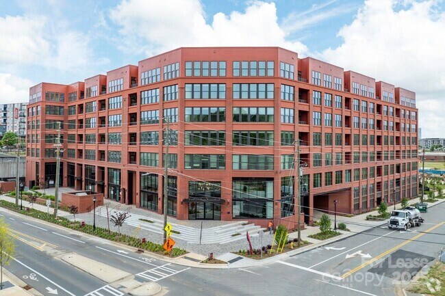 Building Photo - 300 E 36th St Unit S1 Rental