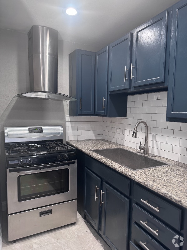 Building Photo - 320 S 11th St Rental