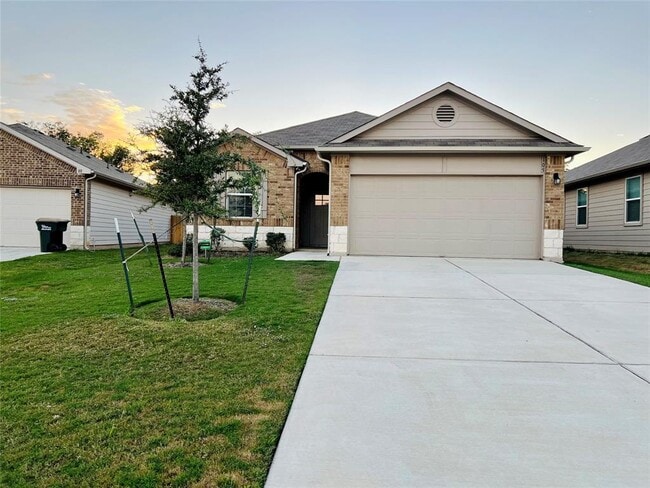 Photo - 105 Naset Dr