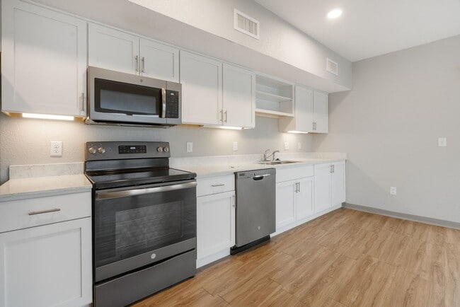Arabella: 200 W 1st St - Cedar Falls