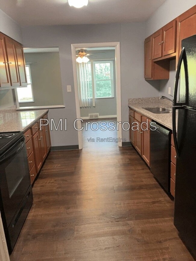 Photo - 16025 Van Aken Blvd Unit 106