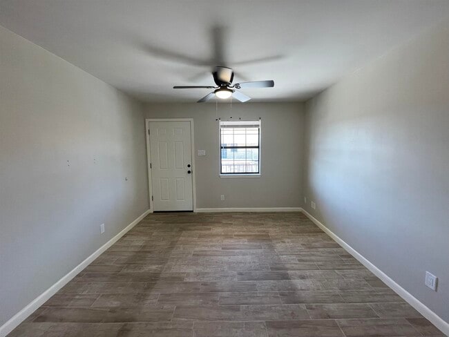 Photo - 3005 E Price St