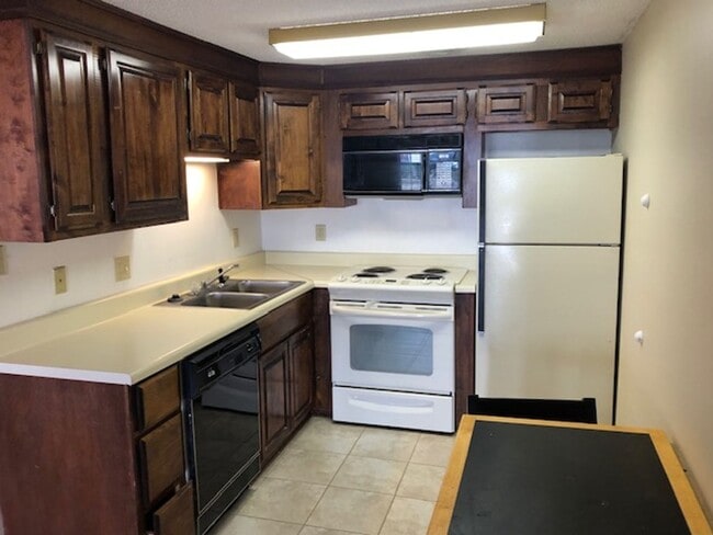 Photo - 623 N Gloster St
