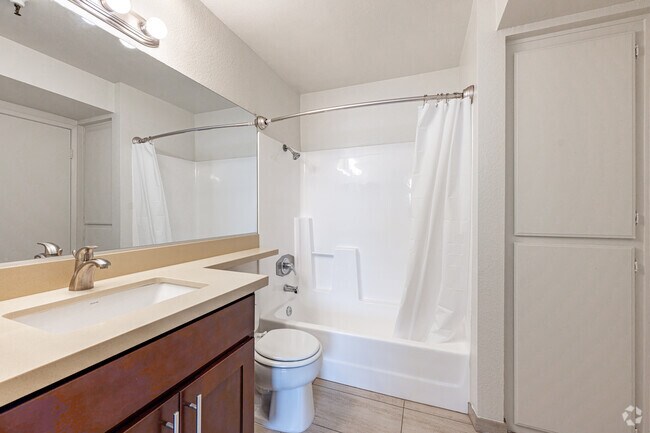 1BR, 1BA -864SF - Bathroom