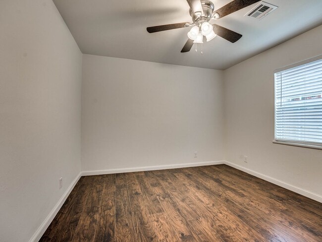 Photo - 4 bedroom 2 bath home in Shawnee!