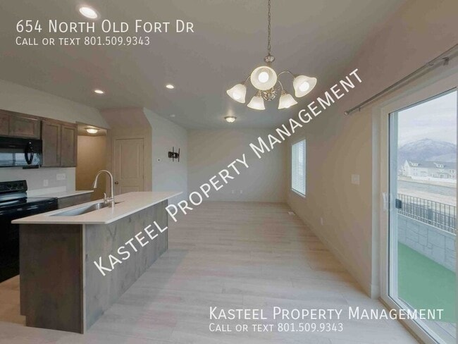 Photo - 654 N Old Fort Dr