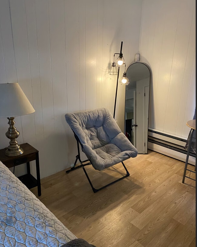 Efficiency apartment - 1101 7th Ave Unit Chubbyhole