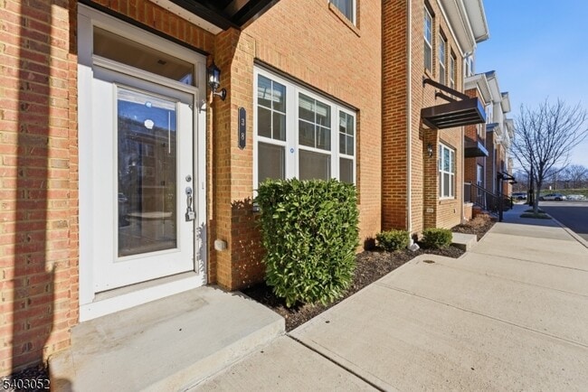 Building Photo - 38 Bond St Unit 38