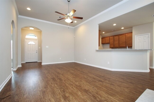 Photo - 8005 Woodward St