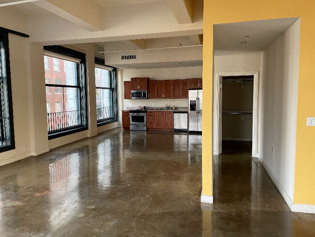 Photo - 315 W 5th St Unidad 309