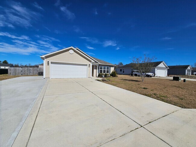 Photo - Spacious 3 Bedroom 2 Bathroom Home on Half...